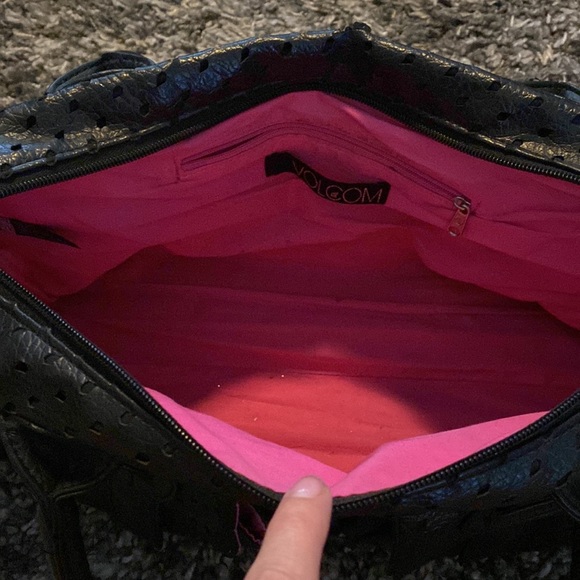 ▪️Volcom Purse▪️ - Picture 4 of 5